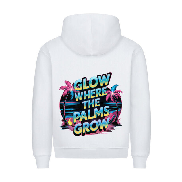 Tropischer Premium Hoodie „Glow Where the Palms Grow“ von TeeTreeTrendz mit Retro-Schriftzug und Palmen-Design in hochwertiger Qualität