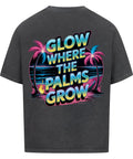 TeeTreeTrendz Oversized T-Shirt „Glow Where the Palms Grow“ – Retro-Design mit Neonfarben, Palmen und Sonnenuntergang, 100 % Baumwolle für Sommer & Streetwear-Looks