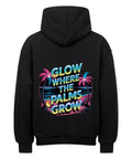 Premium Oversized Hoodie „Glow Where the Palms Grow“ von TeeTreeTrendz mit tropischem Palmen-Design, Neon-Schriftzug und Retro-Sonnenuntergang in vibranten Farben