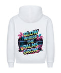 Tropischer Premium Hoodie „Glow Where the Palms Grow“ von TeeTreeTrendz mit Retro-Schriftzug und Palmen-Design in hochwertiger Qualität