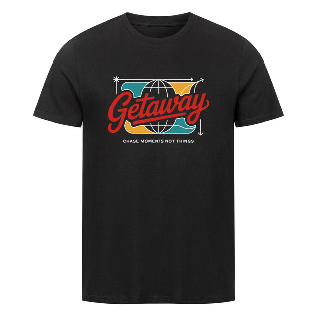 Getaway Unisex T-Shirt aus Bio-Baumwolle mit farbigem Globus-Print und dem Slogan „Chase Moments Not Things“ – leicht, nachhaltig & alltagstauglich | TeeTreeTrendz