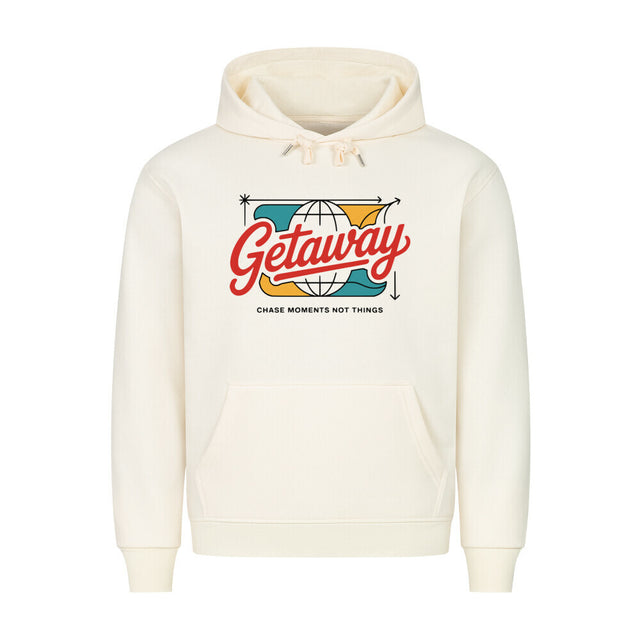Getaway Premium Hoodie mit buntem Globus-Print und dem Motto „Chase Moments Not Things“ – gemütlich, nachhaltig & ideal für Reisen und Alltag | TeeTreeTrendz