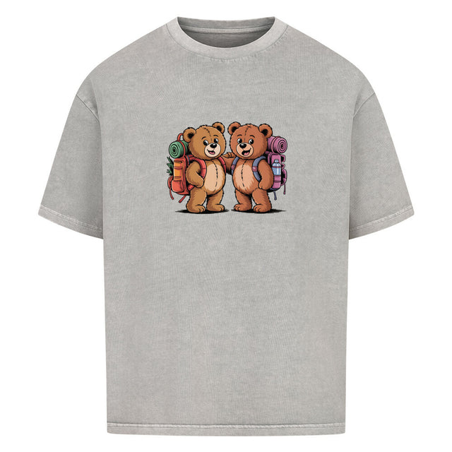 Oversized „TeddyTravel“ T-Shirt von TeeTreeTrendz mit abenteuerlichem Teddybären-Design und 100% weicher Baumwolle