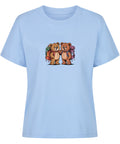 TeddyTravel Damen T-Shirt aus 100% Bio-Baumwolle mit Teddybär-Abenteuer-Print und bunten Rucksäcken in Rot, Grün, Blau von TeeTreeTrendz