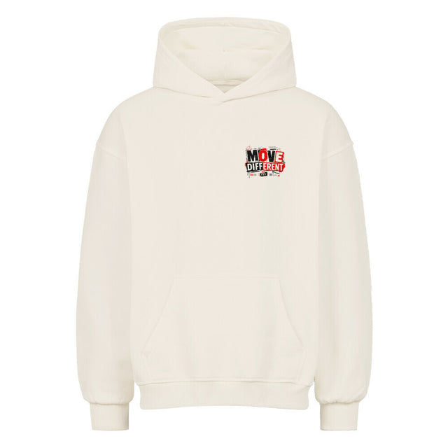 Weißer Oversized Hoodie mit kleinem MOVE DIFFERENT Frontprint und großem NOT HERE TO FIT IN Backprint in Rot und Schwarz.