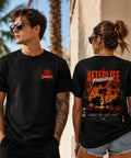 Schwarzes Unisex T-Shirt mit großem orange-weißem AFTERLIFE PARADISE Backprint, Palmen-Sonnenuntergang und Streetwear-Design an einem Zaun.