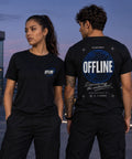 Schwarzes Unisex T-Shirt mit kleinem OFFLINE Frontprint und großem blauen OFFLINE WORLD Globus-Backprint auf dem Rücken.