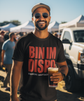 Schwarzes Unisex T-Shirt von TeeTreeTrendz mit rotem Aufdruck 'Bin im Dispo' und weißem Text 'Scheißegal Hauptsache Saufen'. Lässige Passform aus 100% Bio-Baumwolle, perfekt für Partys und Urlaub.